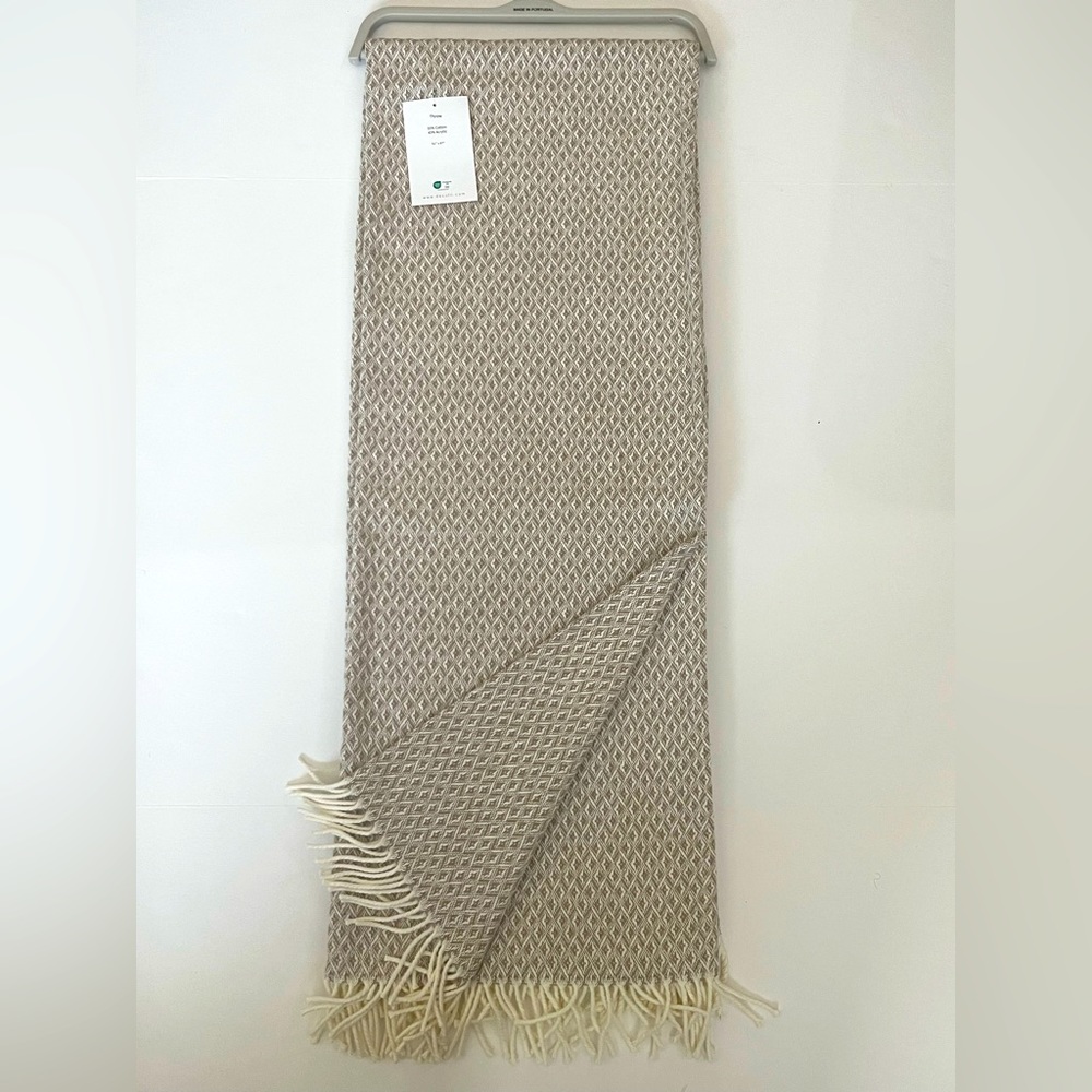 💥DOCOFIL WHITE THROW BLANKET WITH FRINGES - GEOMETRIC PATTERN